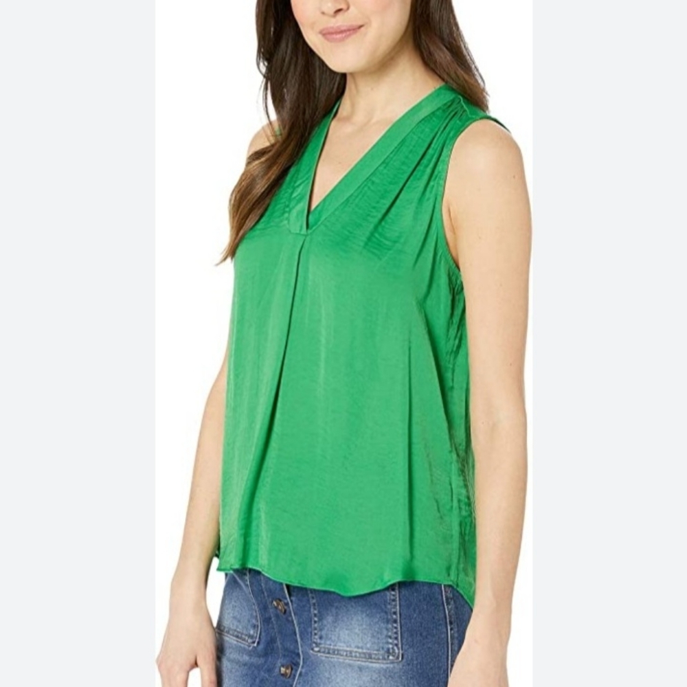 Floral & Ivy Specialty Sleeveless V-Neck Rumple Blouse- Jade Leaf  Size XL